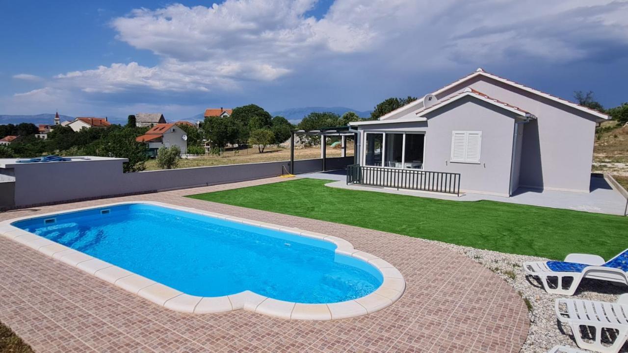 Nane Garden House With Heated Pool Villa Mirce Exteriör bild