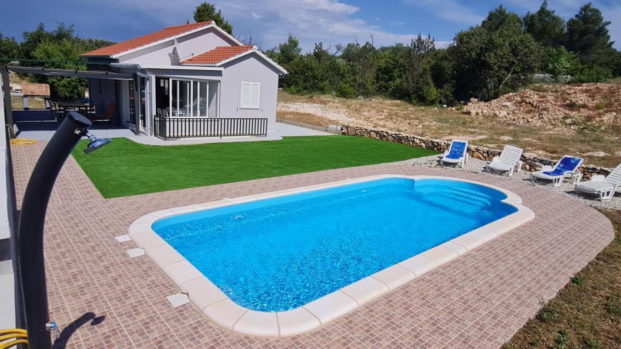 Nane Garden House With Heated Pool Villa Mirce Exteriör bild