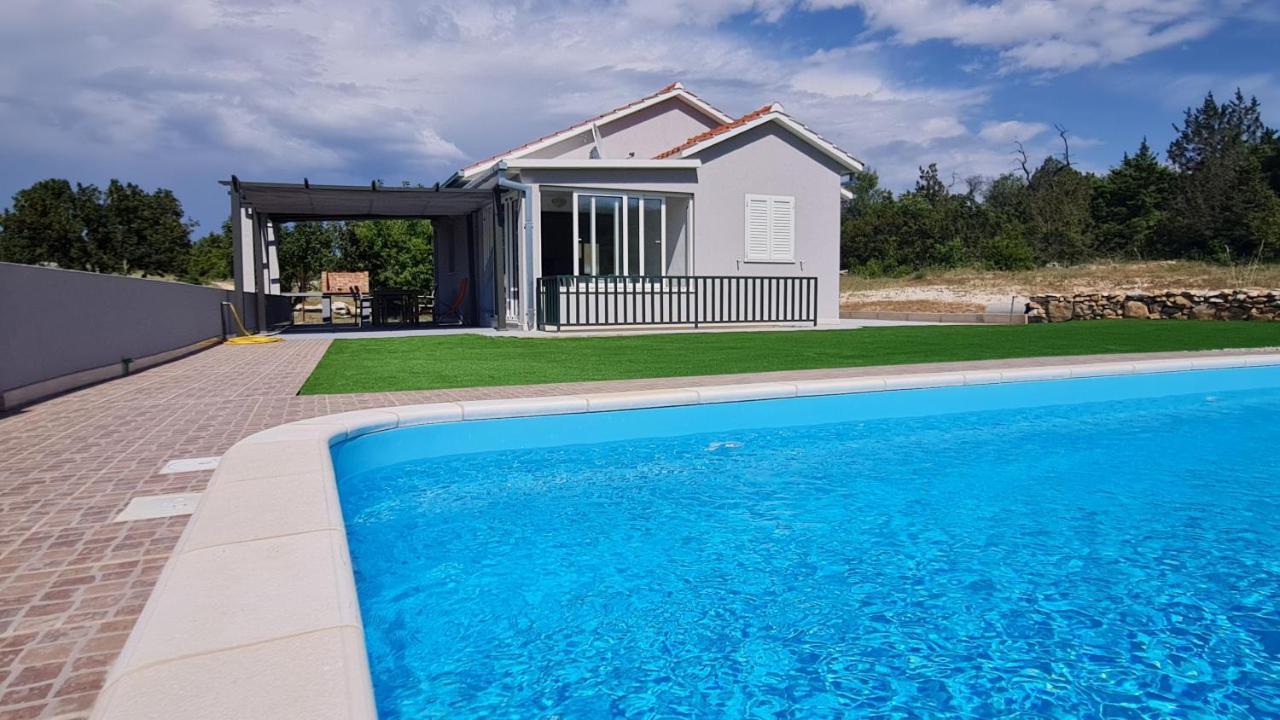 Nane Garden House With Heated Pool Villa Mirce Exteriör bild