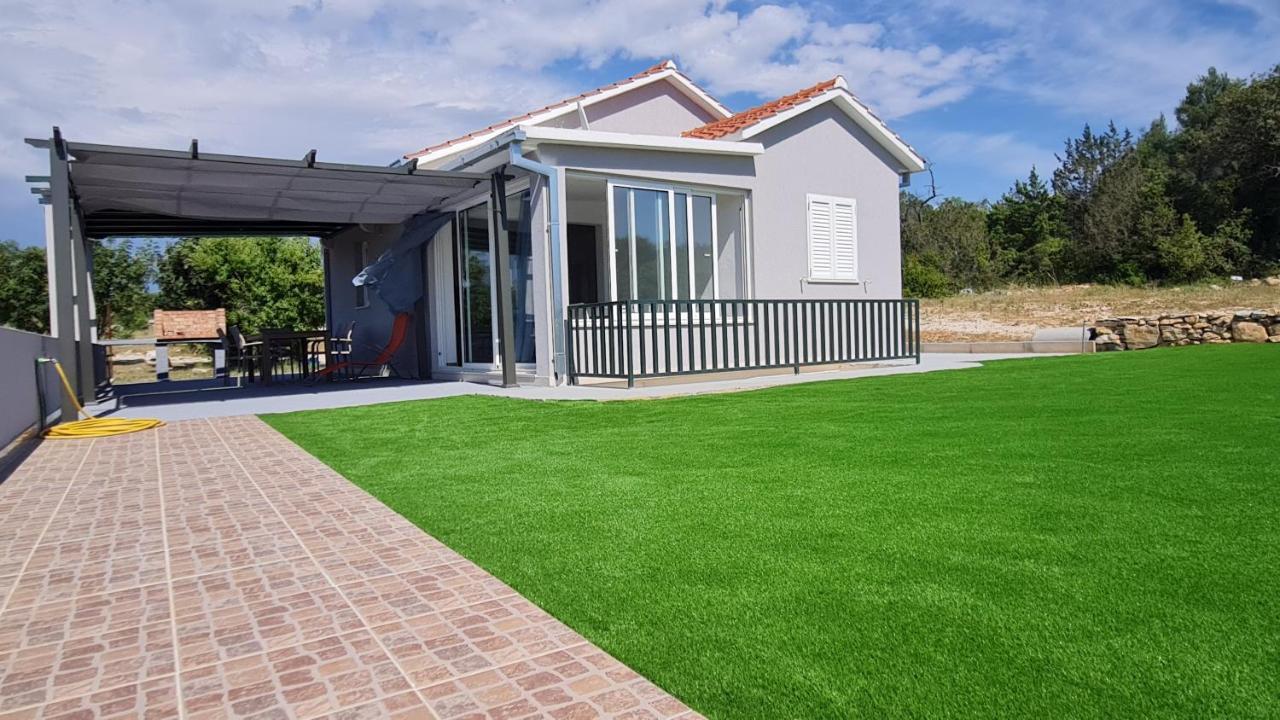 Nane Garden House With Heated Pool Villa Mirce Exteriör bild